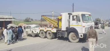 पिपरा: कौवाखोह के पास सतभूरवा में बाइक सवार को बचाने में ट्रेलर और स्कॉर्पियो की भिड़ंत, एक की मौत, चार घायल