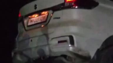 सोनपेठ: निळा पाटीवर मातीच्या ढिगार्यावर कार धडकून दोघांचा मृत्यू