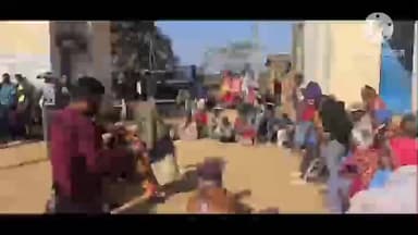 कर्रा: जेएमएम खूंटी जिला ने शीतलहरी को देखते हुए गरीबों और असहायों के बीच कंबल वितरित किए