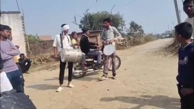 बडोनी: इनाम घोषित होते ही पुलिस का दबाव बढ़ा, फरार आरोपी की तलाश तेज, पुलिस ने रावरी गांव में पिटवाई ड्योढ़ी, वीडियो वायरल