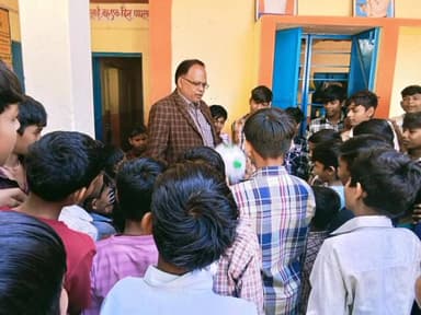 अलीराजपुर: SDM तपीस पांडे ने सोरवा के बालक आश्रम का किया निरीक्षण, अधीक्षक को मेन्यू के अनुसार भोजन देने का निर्देश