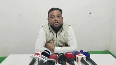 বইটামাৰী: মাকৰ অনুৰোধ বাবে দেৱব্ৰত শইকীয়া কংগ্ৰেছত আছে নহ'লে গেৰুৱা বসন পিন্ধিলে হেতেন, বালাপাৰাত এই মন্তব্য ৰেজাউল কৰিম সৰকাৰৰ