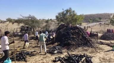 रामसर: रामसर तहसील की मकरों की ढाणी में पशुओं के चारे में लगी आग, मची अफरा-तफरी