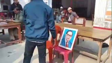 बिसवां: रेउसा थाने में युवाओं का माफ़ी मांगने का वीडियो वायरल, सोशल मीडिया पर की गई पोस्ट की शिकायत पर हुआ समझौता