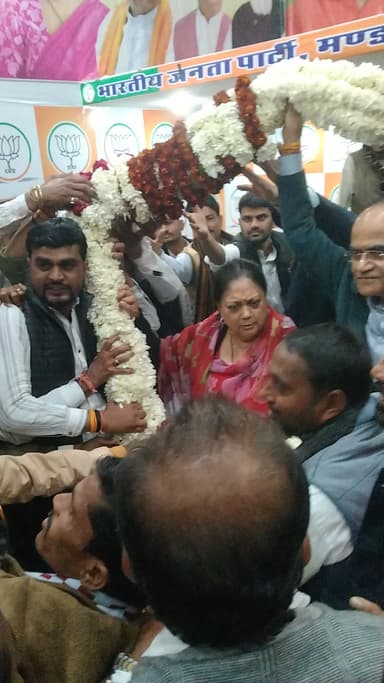 आज बकानी bjp कार्यालय में महारानी वसुंधरा राजे द्वारा जनसुनवाई की गई