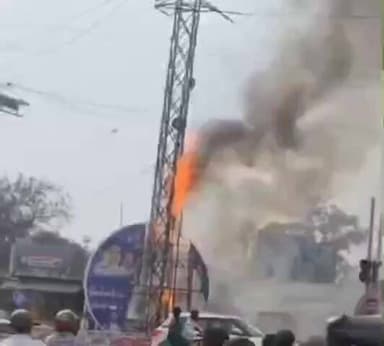 మేడ్చల్: షాద్నగర్ చౌరస్తాలో ఒక్కసారిగా చెలరేగిన మంటలు! బీఎస్పీ ర్యాలీలో టపాకాయలు.. ఫ్లెక్సీ బ్యానర్లు దగ్ధం