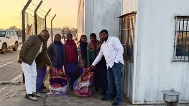मांडर: मांडर टोल प्लाजा पर टोल कर्मियों के बीच कंबल वितरण