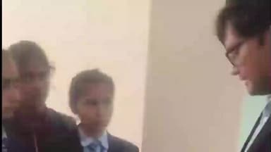 सूरजगढ़: सूरजगढ़ में एसडीएम के सामने हाथ जोड़े छात्रों ने कहा- हमें हमारे सर वापस चाहिए, शिक्षक के ट्रांसफर मामले ने पकड़ा तूल