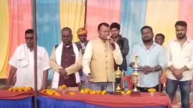 नारायणगंज: खैरमाई क्रिकेट क्लब का फाइनल मुकाबला संपन्न, युवा सम्राट वेद प्रकाश कुलस्ते ने कटिया क्रिकेट टीम को ट्रॉफी बांटी