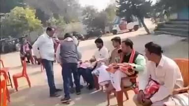 फुलवरिया: राजपुर में मकर संक्रांति पर सिंह ऑटोमोबाइल के संचालक ने कंबल वितरित किए, 300 लोग शामिल हुए