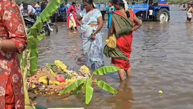 ಹರಿಹರ: ಹರಿಹರ ತುಂಗಭದ್ರಾ ನದಿ ದಡದಲ್ಲಿ ಸಂಕ್ರಾಂತಿ ಸಂಭ್ರಮ; ಬಗೆ ಬಗೆ ಖಾದ್ಯಗಳ ಬೋಜನ