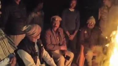 मेहदावल: देउरा गांव में ग्राम सुरक्षा समिति की बैठक, चोरी और साइबर अपराध रोकने पर हुई चर्चा