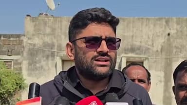 ભેસાણ: જેપુર ગામના ખેડૂતના ખેતરમાં લાઈન નાખતી GETCO કંપનીની હતાશ થયેલા ખેડૂતનું દુઃખદ અવસાન થતા ધારાસભાએ મુલાકાત લીધી