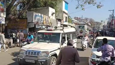 बदनावर: बदनावर प्रशासन ने आगामी त्योहारों को देखते हुए निकाला फ्लैग मार्च