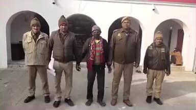 इकौना: गोविंदपुर नहर पुलिया से दहेज हत्या के मामले में पति समेत 4 अभियुक्तों और अभियुक्ता को किया गया गिरफ्तार