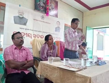 ନୂଆପଡା: ବୋଡ଼େନ ପଞ୍ଚାୟତ କାର୍ଯ୍ୟାଳୟରେ ଜାତୀୟ ସଡ଼କ ସୁରକ୍ଷା ମାସ ପାଇଁ ସଚେତନତା