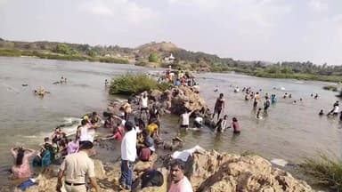 ರಟ್ಟೀಹಳ್ಳಿ: ತುಂಗಭದ್ರಾ ನದಿಯ ದಡದಲ್ಲಿ ಸಂಕ್ರಾಂತಿ ಸಂಭ್ರಮ