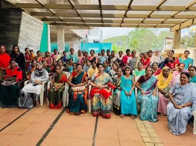 ಹುಕ್ಕೇರಿ: ಹುಕ್ಕೇರಿ ತಾಲೂಕಿನ ಅಂಗನವಾಡಿ ಕಾರ್ಯಕರ್ತೆಯರ ಜೊತೆ ಬೆಳಗಾವಿ ನಗರದಲ್ಲಿ ಚಟುವಟಿಕೆಗಳ ಬಗ್ಗೆ ಮಾಹಿತಿ ಪಡೆದ ಸಚಿವೆ ಲಕ್ಷ್ಮಿ ಹೆಬ್ಬಾಳಕರ