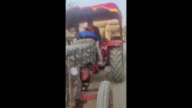 इटाढ़ी: ट्रैक्टर पर धान के बोरों में छुपाई शराब बरामद, 56 कार्टूनों में 659 लीटर शराब के साथ 1 तस्कर गिरफ्तार