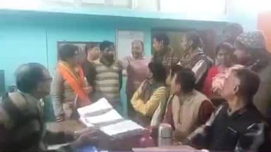ছাতনা: বিডিও অফিসে ধুন্ধুমার! ৭ নম্বর ফর্ম জমা ঘিরে ছাতনায় বিজেপি–তৃণমূল সংঘর্ষের অভিযোগ