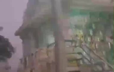 దర్శి: దర్శి పరిసర ప్రాంతాలలో విపరీతంగా కురిసిన మంచు, చలిని సైతం లెక్కచేయకుండా ముగ్గులు వేసిన మహిళలు