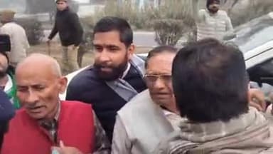 खतौली: खतौली भंगेला चेक पोस्ट पर पुलिस ने कांग्रेस प्रदेश अध्यक्ष अजय राय को रोका, सोनू कश्यप के परिवार से मिलने के दौरान