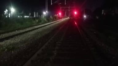 ஆம்பூர்: ஆம்பூர் ரயில்நிலையம் அருகே அடையாளம் தெரியாத 50 வயது மதிக்கத்தக்க ஆண் சடலம் மீட்பு ரயில்வே போலீசார் விசாரணை