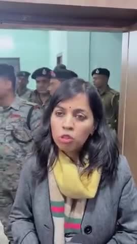 चेनारी: रोहतास जिले के तीनों अनुमंडल के नगर क्षेत्रों में पिंक टॉयलेट का होगा निर्माण, डेहरी में बैठक के बाद डीएम उदिता सिंह