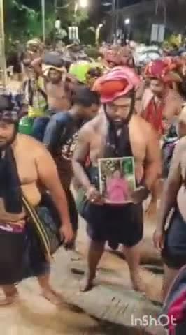 ಕಡೂರು: ಮುಂದಿನ ಚುನಾವಣೆಯಲ್ಲಿ ದತ್ತ ಮತ್ತೆ ಶಾಸಕರಾಗಬೇಕೆಂದು ಶಬರಿಮಲೆ ಯಾತ್ರೆಯಲ್ಲಿ ಫೋಟೋ ಹಿಡಿದು ಅಭಿಮಾನ ಮೆರೆದ ಯುವಕ.!