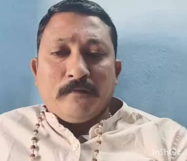 રાજુલા: રાજુલા નજીક હિંડોરણા નદીમા ખુલ્લેઆમ ખનીજ ચોરી થતી હોવાના આક્ષેપો સાથે વીડિયો વાયરલ કરતા પત્રકાર વિક્રમ સાખટ