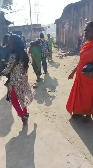 चलकुशा: बरकट्ठा के बीरहोर टोला में मकर संक्रांति पर दही-चुरा का वितरण किया गया