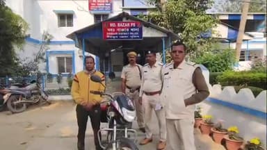 মহম্মদবাজার: চুরি যাওয়া মোটরবাইক উদ্ধার করে মোটরবাইক মালিকের হাতে ফিরিয়ে দিল মহম্মদবাজার থানার পুলিশ