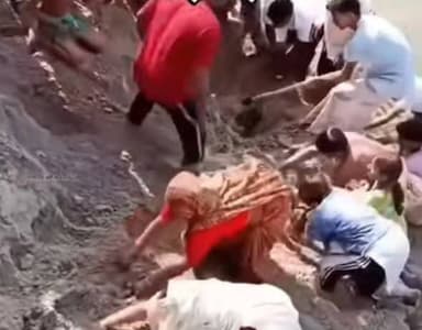 किशनगंज महानंदा नदी में नहाने के दौरान एक बच्चे के ऊपर किनारे की मिट्टी गिर गई, जिसके बाद स्थानीय लोगों ने तुरंत मिट्टी...