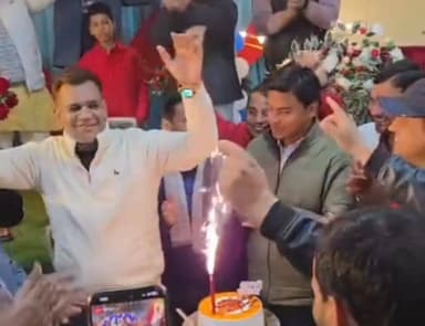सासाराम के राजद के पूर्व विधायक राजेश गुप्ता का अपने बर्थडे पार्टी पर डांस करते वीडियो हुआ वायरल....