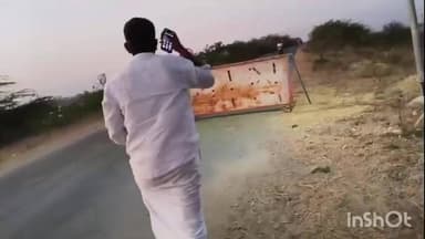 ఎమ్మిగనూరు: ఎమ్మిగనూరు : నందవరం మండలం కైరవాడికి చెందిన టిడిపి నాయకుడు మద్యం మత్తులో వీరంగం కానిస్టేబుల్ పై బూతు పురాణం వీడియో వైరల్.