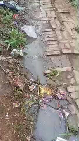 gram panchayat sikari abhi na safai hoti na kabhi safai karmchari na aata hai