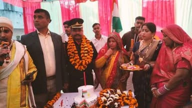 दावथ में सेवानिवृत्त कैप्टन विनय कुमार तिवारी का भव्य स्वागत, गाजे-बाजे के साथ गांव में किया भ्रमण।
दावथ में भारतीय सेन...