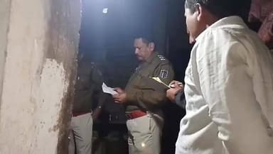 अंजड़: वार्ड क्रमांक 1 में युवक ने अज्ञात कारणों से घर में लगाई फांसी, पुलिस ने शव बरामद कर पोस्टमार्टम के लिए भेजा