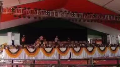 నిర్మల్: సీఎం హోదాలో రేవంత్ రెడ్డి తొలిసారి నిర్మల్ వస్తున్న సందర్భంగా ఆహ్వానం పలుకుతూ భారీగా ఏర్పాటు చేసిన ఫ్లెక్సీలు, కటౌట్లు