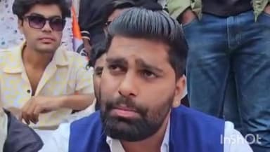 अंबिकापुर: अंबिकापुर शहर के खराब NH सड़क को लेकर युवा कांग्रेस का विरोध प्रदर्शन, जानकारी देते हिमांशु जायसवाल और स्थानीय निवासी