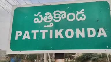 పత్తికొండ: పత్తికొండలో చికెన్ మటన్ దుకాణం వద్ద బారులు చేరిన కొనుగోలుదారులు