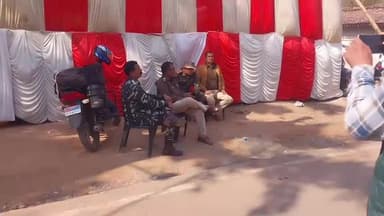 मधुपुर: लालगढ़ मंदिर विवाद के बाद क्षेत्र में भारी पुलिस बल तैनात, स्थिति नियंत्रण में