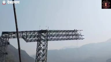 #देवप्रयाग के समीप #मूल्यांगव में निर्माणाधीन बंजी जंपिंग कार्य में लगे मजदूर जान जोखिम में डालकर पूरा कर रहे निर्माण, म...