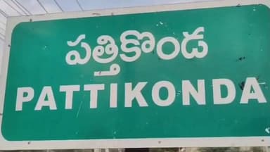 పత్తికొండ: పత్తికొండలో శబరిమల యాత్రకు బయలుదేరిన ఇద్దరు బాలికలు