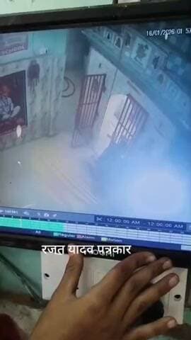 सदर कोतवाली मोहल्ला लालपुरा तिराहे पर स्थित पीपल वाले हनुमान मंदिर पर आज बीती रात्रि बदमाशों ने मंदिर में चोरी की