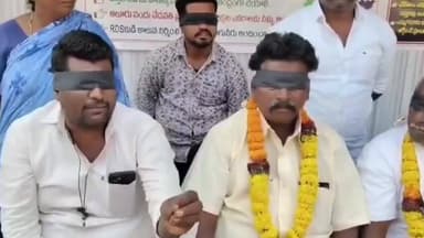 ఎమ్మిగనూరు: ఎమ్మిగనూరులో జిల్లా చేయాలని 13వ రోజు కళ్లకు నల్ల బ్యాడ్జీలు కట్టుకొని జేఏసీ నాయకులు నిరసన