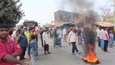 নওদা: SIR–এর নামে হয়রানির অভিযোগে হরিহরপাড়া নওদা রাজ্য সড়ক অবরোধ, টায়ার জ্বালিয়ে তীব্র বিক্ষোভ