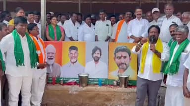 ఎమ్మిగనూరు: ఎమ్మిగనూరు వ్యవసాయ మార్కెట్ యార్డులో సీసీఐ ద్వారా పత్తి కొనుగోలు కేంద్రాన్ని ప్రారంభించిన ఎమ్మెల్యే బీవీ