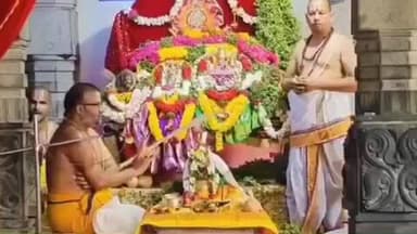 భువనగిరి: యాదగిరిగుట్ట లోని శ్రీ లక్ష్మీనరసింహస్వామి ఆలయంలో నిత్య కళ్యాణం నిర్వహించిన అర్చకులు