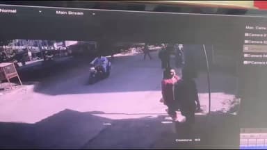 ઉમરગામ: સોલસુંબા ROB પાસે રિક્ષા–બાઈક અકસ્માત CCTVમાં કેદ. વીડિયો થયો વાયરલ